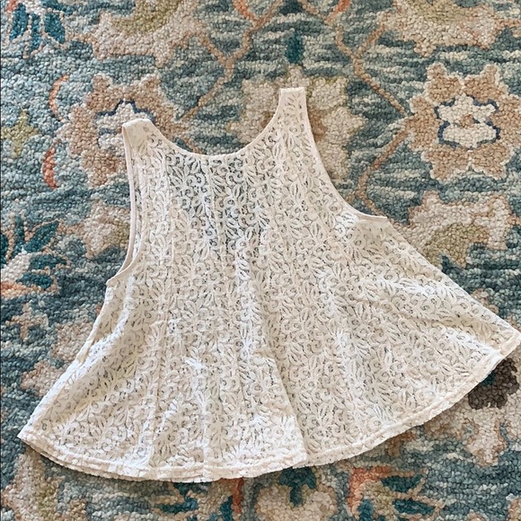 coco and jameson Tops - Coco and Jameson Lace Cropped Top. Size M